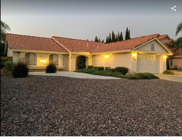 Golden Saddle Suite With Tv And Private Bathroom هيميت المظهر الخارجي الصورة