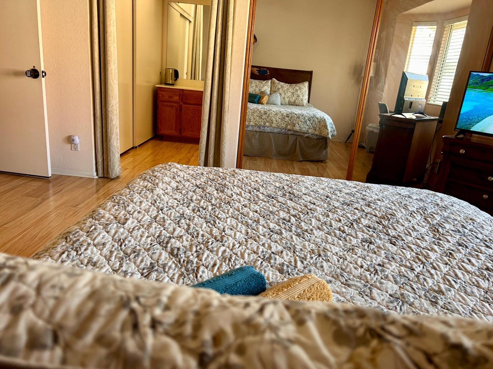 Golden Saddle Suite With Tv And Private Bathroom هيميت المظهر الخارجي الصورة