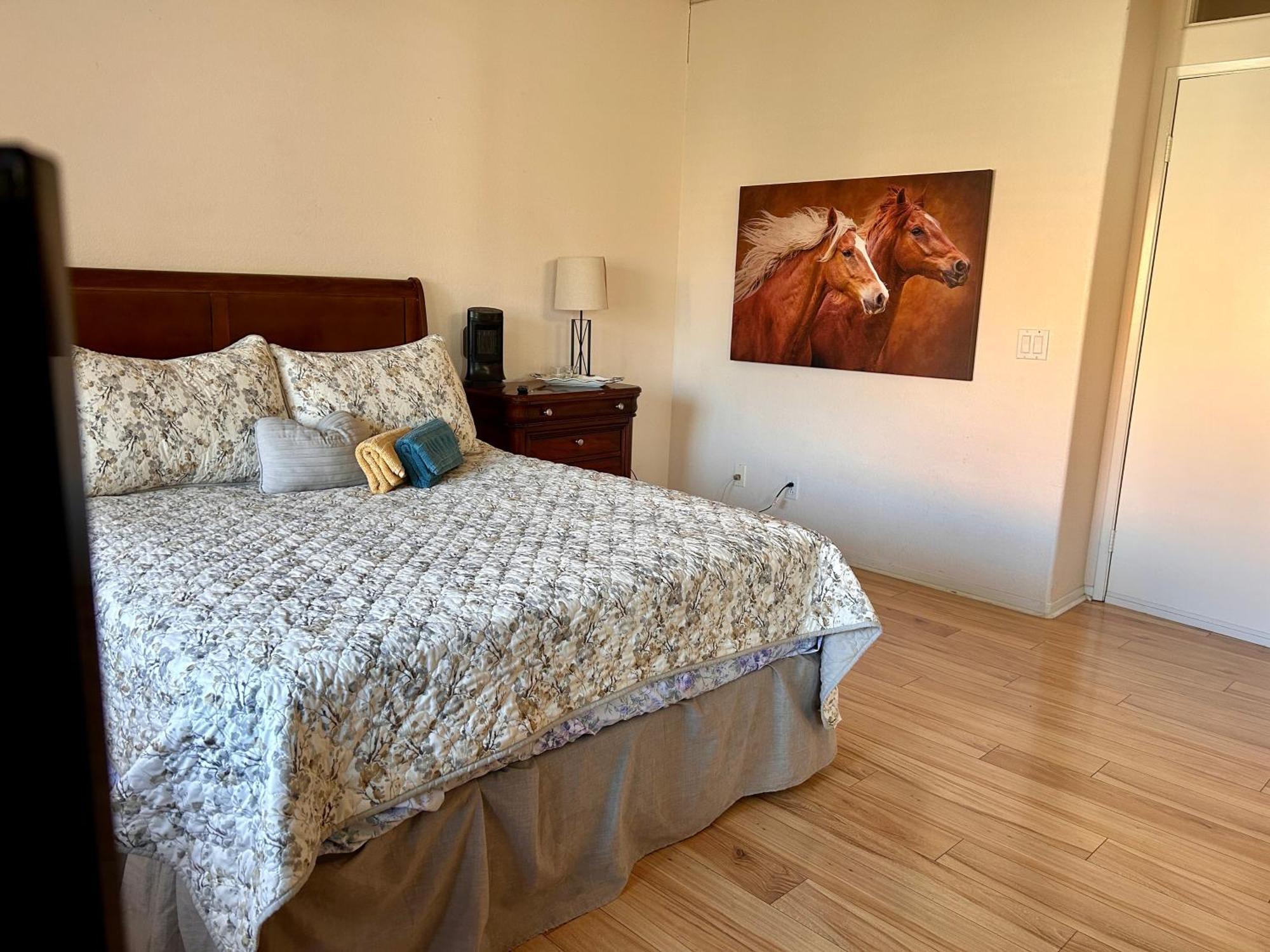 Golden Saddle Suite With Tv And Private Bathroom هيميت المظهر الخارجي الصورة