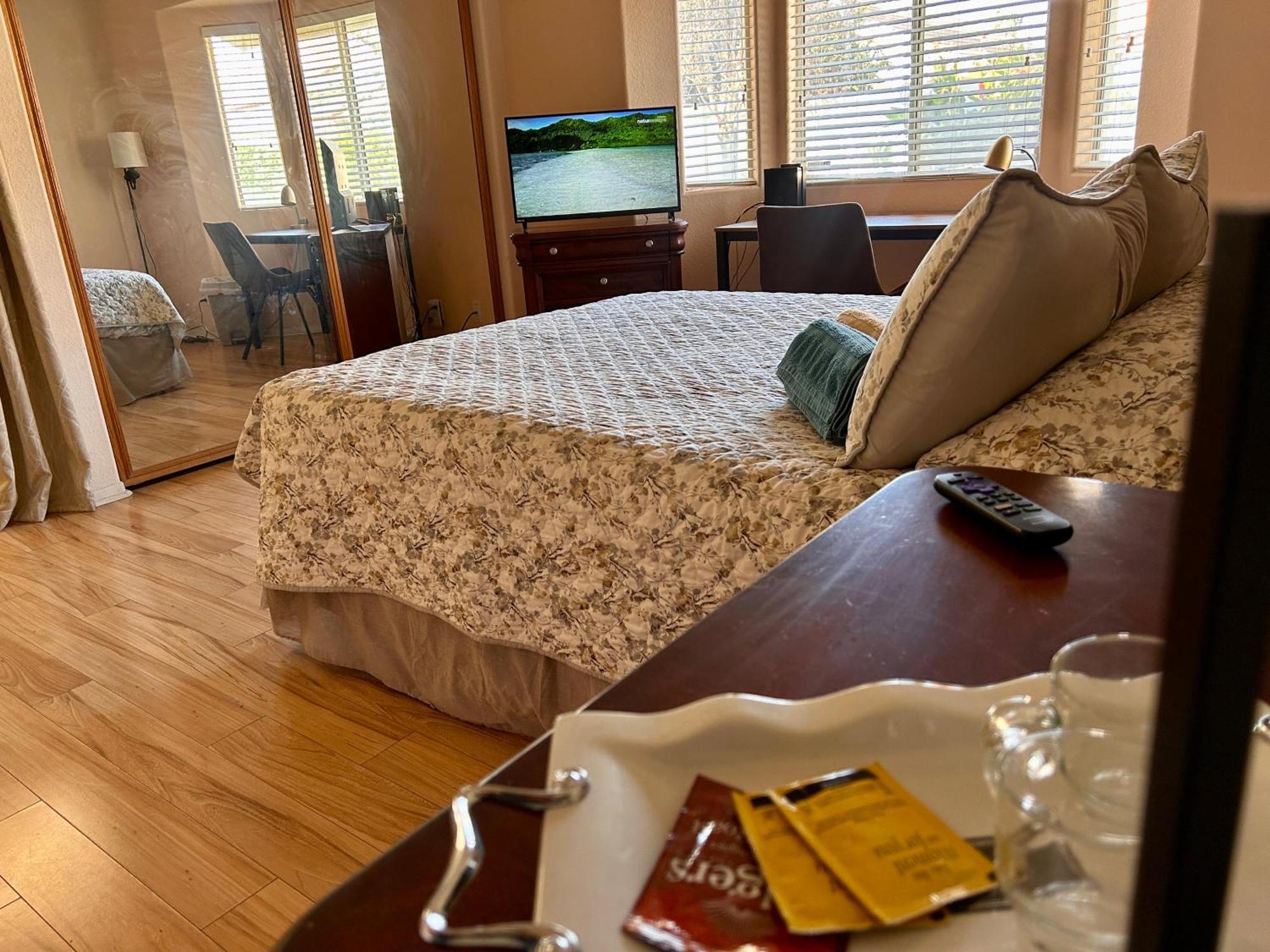 Golden Saddle Suite With Tv And Private Bathroom هيميت المظهر الخارجي الصورة